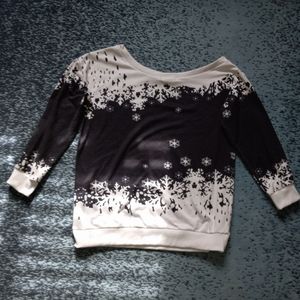 Women's Sweater XL..Black and White Snow theme..Can be over-the-shoulder